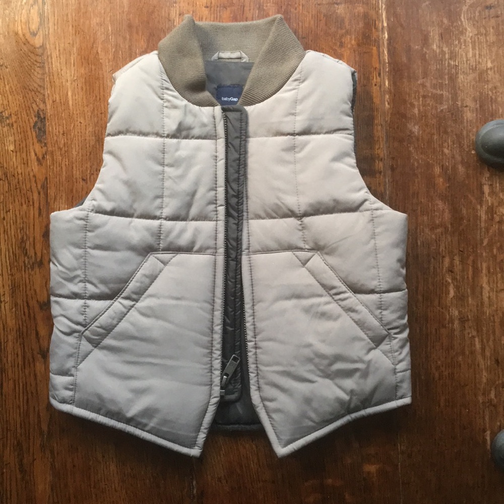 Cozy warm grey quilted 3t vest.
